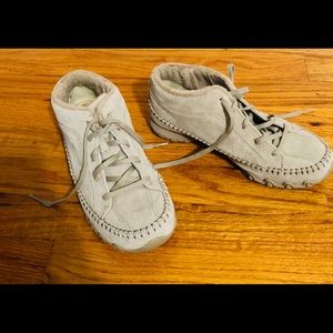 Sketchers comfy lace-ups.